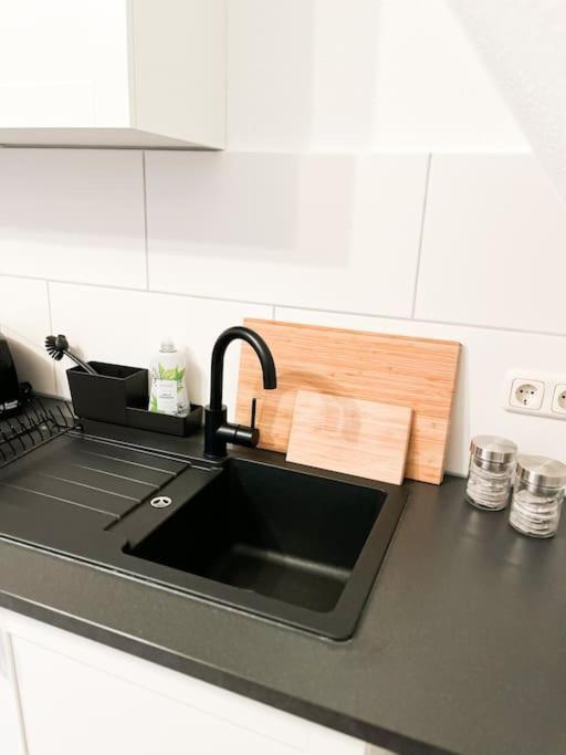Modernes Apartment Mit Balkon Free Parking Netflix Целле Экстерьер фото